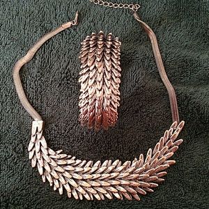 Feather necklace & bracelet set